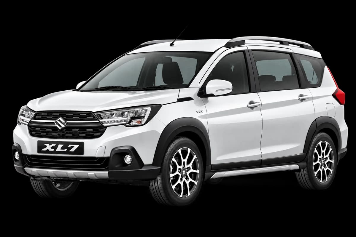 Xe Suzuki XL7 trắng, hình ảnh từ quảng cáo nhà xe